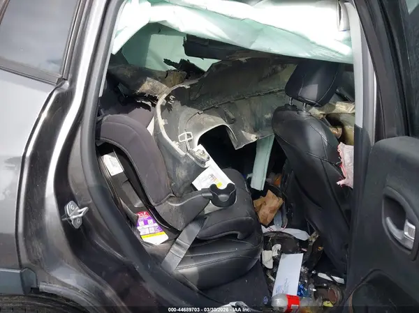 3C4NJDCB8JT143967 2018 JEEP COMPASS - Image 8