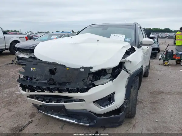 3C4NJDCB8JT144150 2018 JEEP COMPASS - Image 2