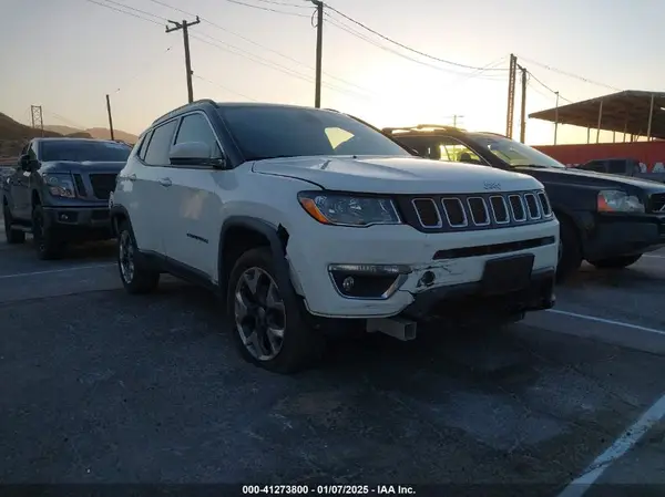 3C4NJDCB8JT153575 2018 JEEP COMPASS - Image 1