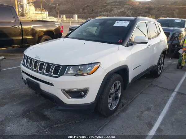 3C4NJDCB8JT153575 2018 JEEP COMPASS - Image 2