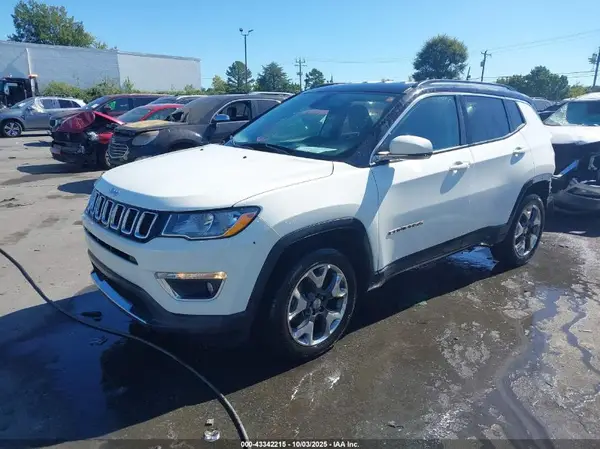 3C4NJDCB8JT175219 2018 JEEP COMPASS - Image 2