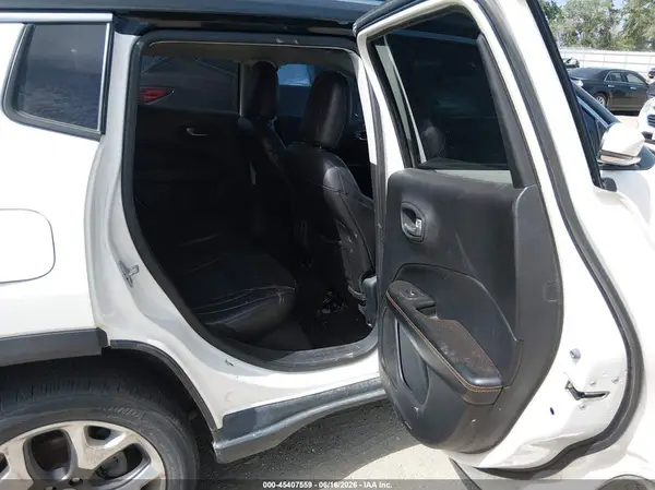 3C4NJDCB8JT179447 2018 JEEP COMPASS - Image 8