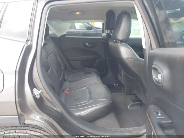 3C4NJDCB8JT200264 2018 JEEP COMPASS - Image 8