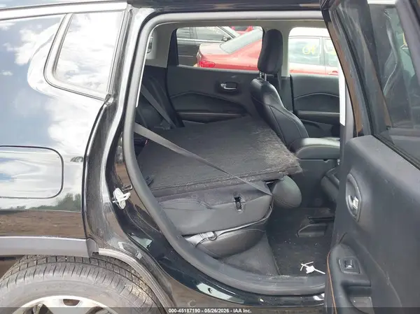 3C4NJDCB8JT201852 2018 JEEP COMPASS - Image 8
