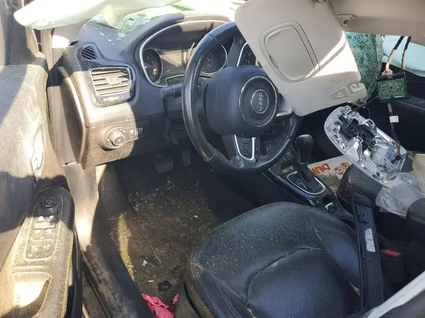 3C4NJDCB8JT207165 2018 JEEP COMPASS - Image 8
