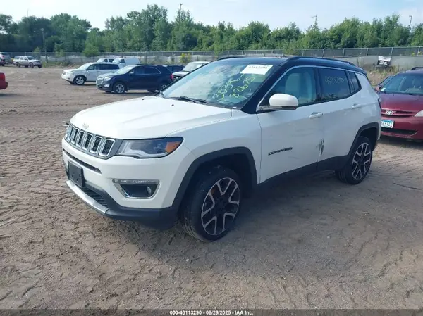 3C4NJDCB8JT211765 2018 JEEP COMPASS - Image 2