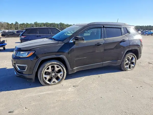 3C4NJDCB8JT245284 2018 JEEP COMPASS - Image 1