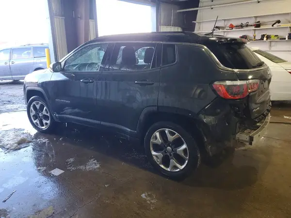 3C4NJDCB8JT258813 2018 JEEP COMPASS - Image 2