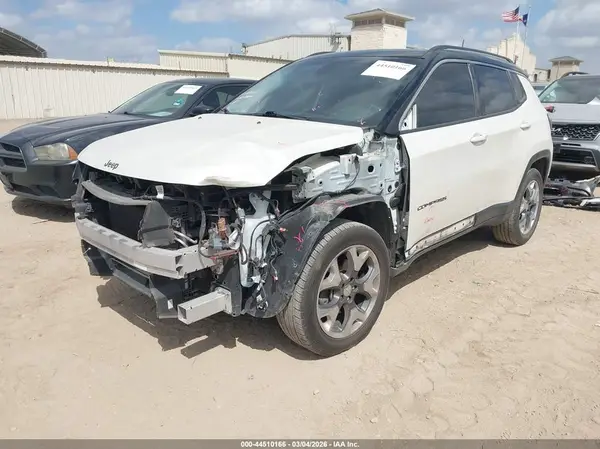 3C4NJDCB8JT264188 2018 JEEP COMPASS - Image 2