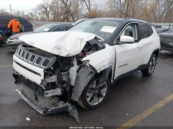3C4NJDCB8JT281895 2018 JEEP COMPASS - Image 2