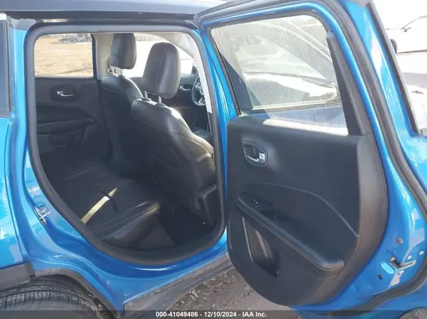 3C4NJDCB8JT284246 2018 JEEP COMPASS - Image 8