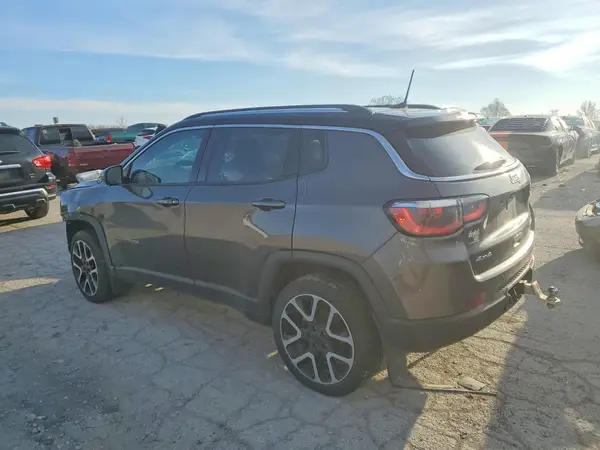 3C4NJDCB8JT328004 2018 JEEP COMPASS - Image 2