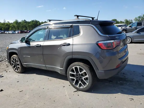 3C4NJDCB8JT329959 2018 JEEP COMPASS - Image 2