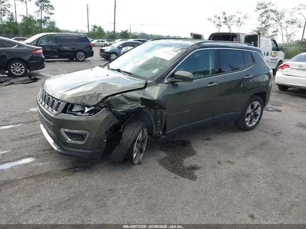 3C4NJDCB8JT330092 2018 JEEP COMPASS - Image 2