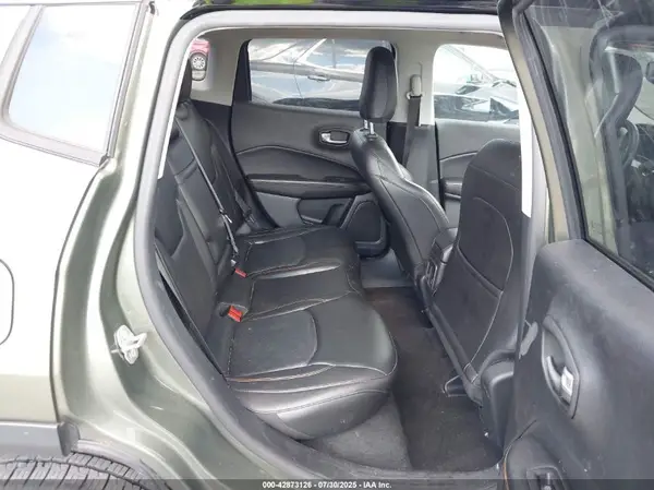 3C4NJDCB8JT330092 2018 JEEP COMPASS - Image 8
