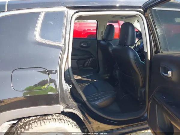 3C4NJDCB8JT334031 2018 JEEP COMPASS - Image 8