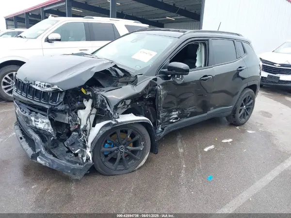 3C4NJDCB8JT334241 2018 JEEP COMPASS - Image 2