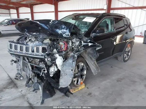 3C4NJDCB8JT340962 2018 JEEP COMPASS - Image 2