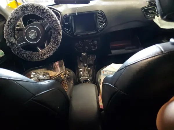 3C4NJDCB8JT350780 2018 JEEP COMPASS - Image 8