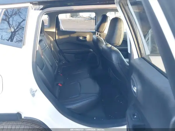 3C4NJDCB8JT354067 2018 JEEP COMPASS - Image 8