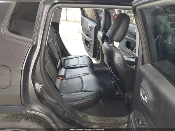 3C4NJDCB8JT354201 2018 JEEP COMPASS - Image 8
