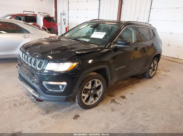 3C4NJDCB8JT354229 2018 JEEP COMPASS - Image 2