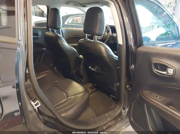 3C4NJDCB8JT354229 2018 JEEP COMPASS - Image 8