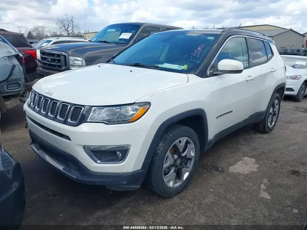 3C4NJDCB8JT355106 2018 JEEP COMPASS - Image 2