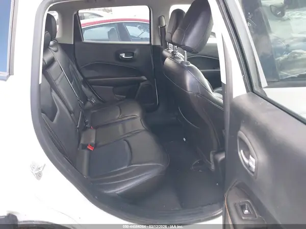 3C4NJDCB8JT355106 2018 JEEP COMPASS - Image 8