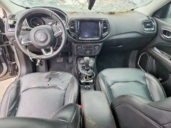 3C4NJDCB8JT372472 2018 JEEP COMPASS - Image 8
