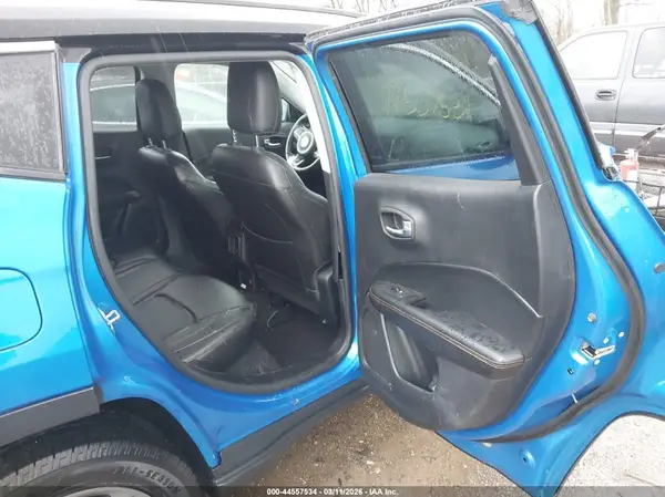 3C4NJDCB8JT373914 2018 JEEP COMPASS - Image 8