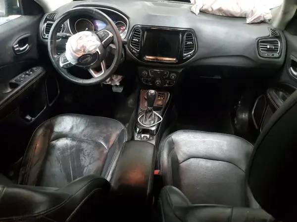 3C4NJDCB8JT395928 2018 JEEP COMPASS - Image 8