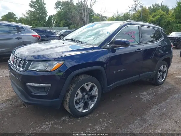 3C4NJDCB8JT397114 2018 JEEP COMPASS - Image 2