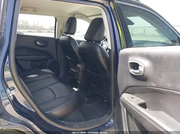 3C4NJDCB8JT397159 2018 JEEP COMPASS - Image 8