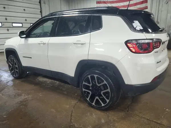 3C4NJDCB8JT399302 2018 JEEP COMPASS - Image 2