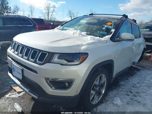 3C4NJDCB8JT399669 2018 JEEP COMPASS - Image 2