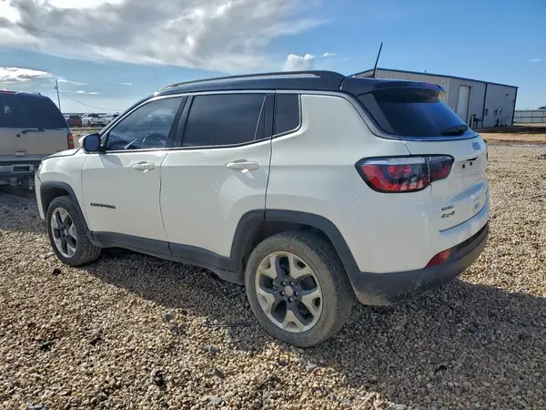 3C4NJDCB8JT442570 2018 JEEP COMPASS - Image 2