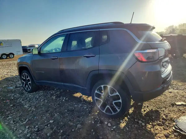 3C4NJDCB8JT458140 2018 JEEP COMPASS - Image 2