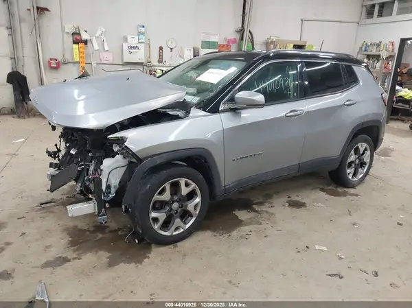 3C4NJDCB8JT463550 2018 JEEP COMPASS - Image 2