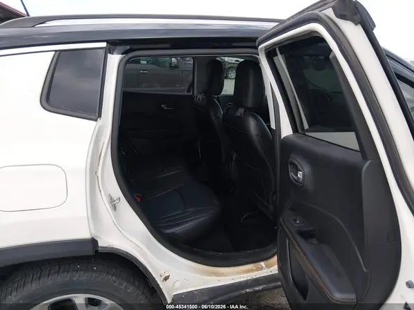 3C4NJDCB8JT470353 2018 JEEP COMPASS - Image 8