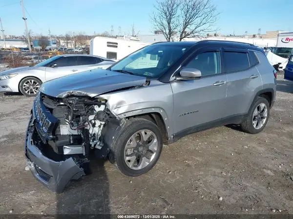 3C4NJDCB8JT478968 2018 JEEP COMPASS - Image 2