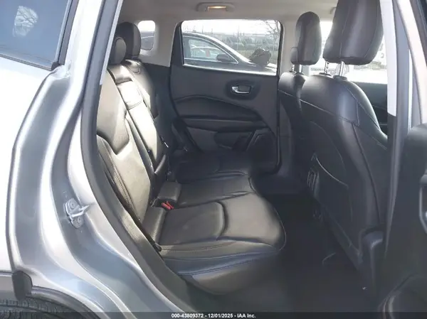3C4NJDCB8JT478968 2018 JEEP COMPASS - Image 8