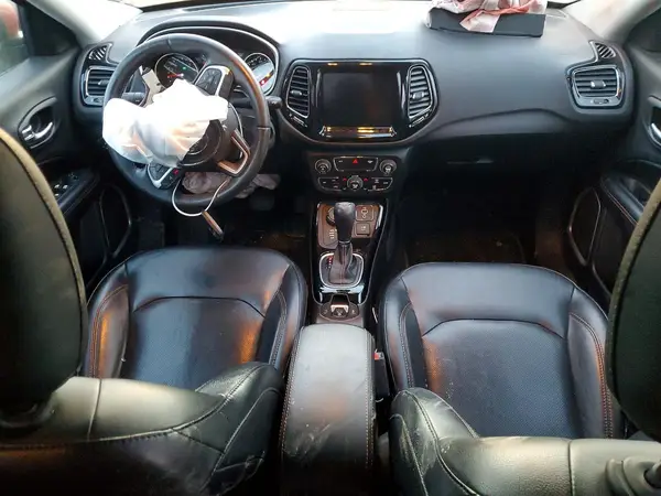 3C4NJDCB8JT480056 2018 JEEP COMPASS - Image 8