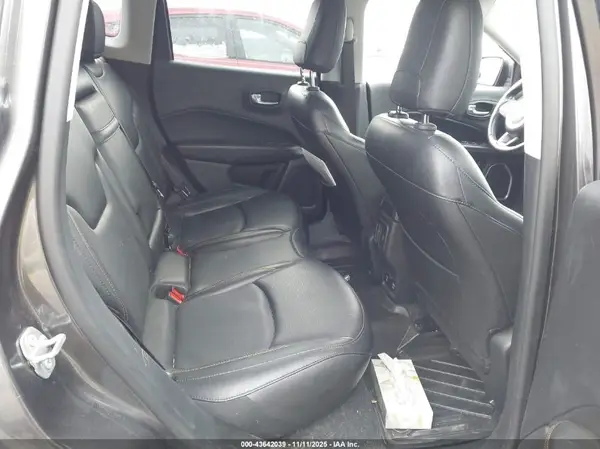 3C4NJDCB8KT639160 2019 JEEP COMPASS - Image 8