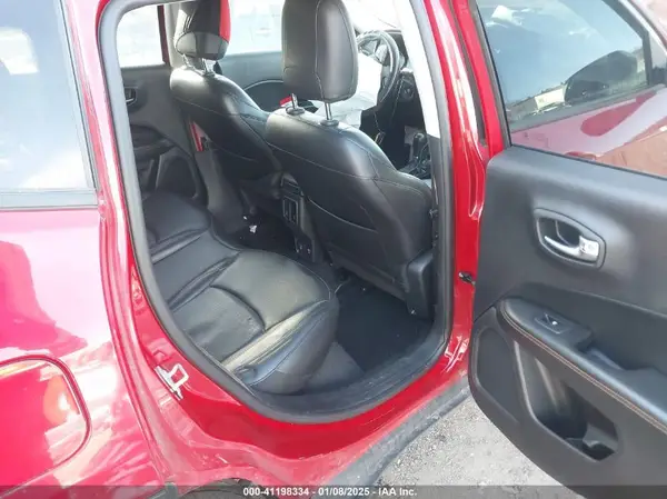 3C4NJDCB8KT639384 2019 JEEP COMPASS - Image 8
