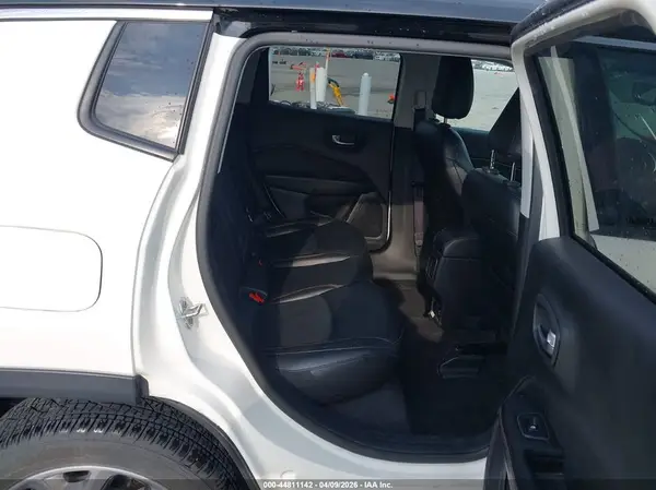 3C4NJDCB8KT656671 2019 JEEP COMPASS - Image 8