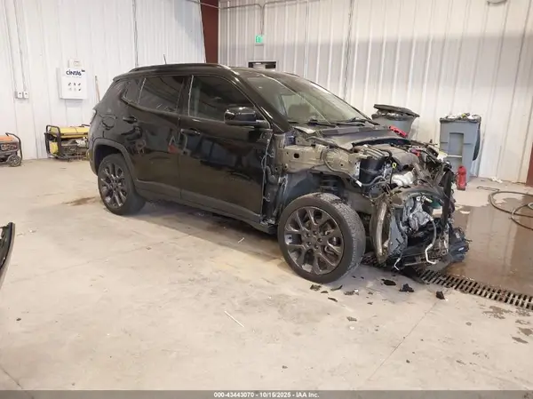 3C4NJDCB8KT673292 2019 JEEP COMPASS - Image 1