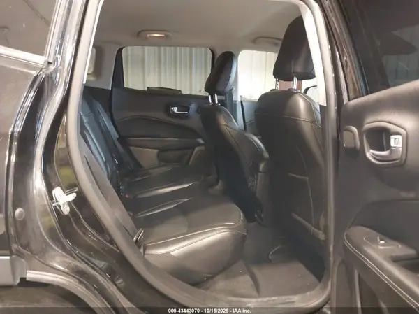 3C4NJDCB8KT673292 2019 JEEP COMPASS - Image 8