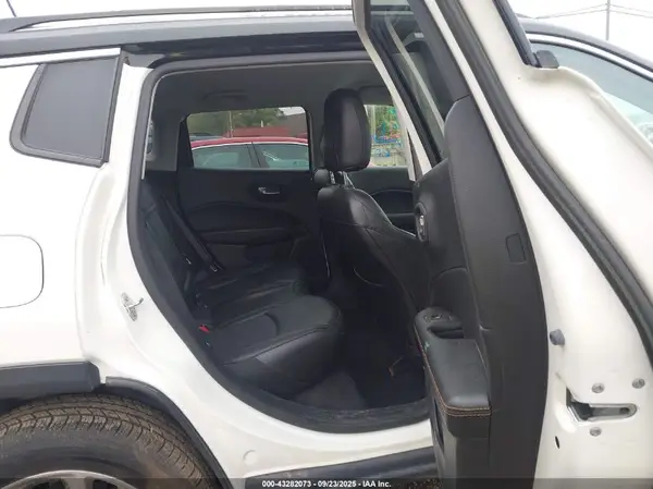 3C4NJDCB8KT679240 2019 JEEP COMPASS - Image 8