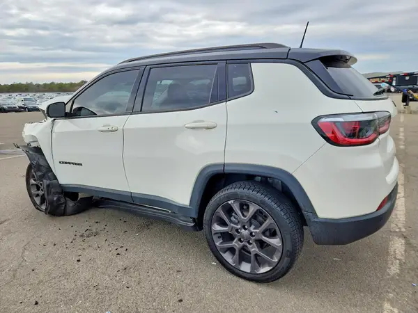 3C4NJDCB8KT761503 2019 JEEP COMPASS - Image 2